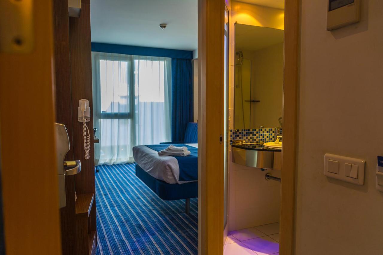 Holiday Inn Express Madrid Leganes By Ihg Bagian luar foto