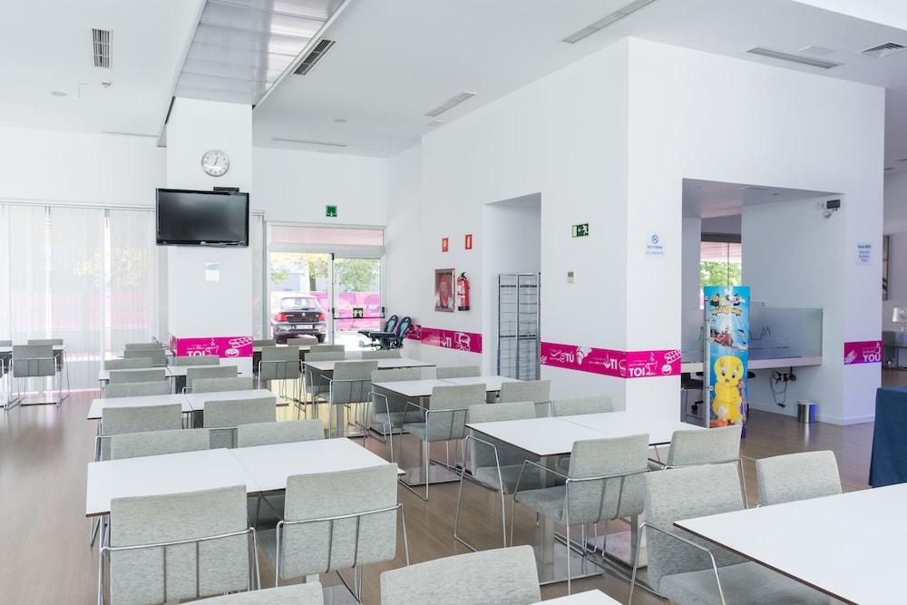 Holiday Inn Express Madrid Leganes By Ihg Bagian luar foto